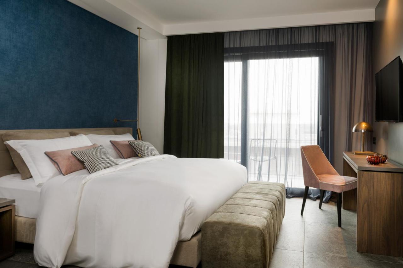 Deluxe Double Room Side Sea View
