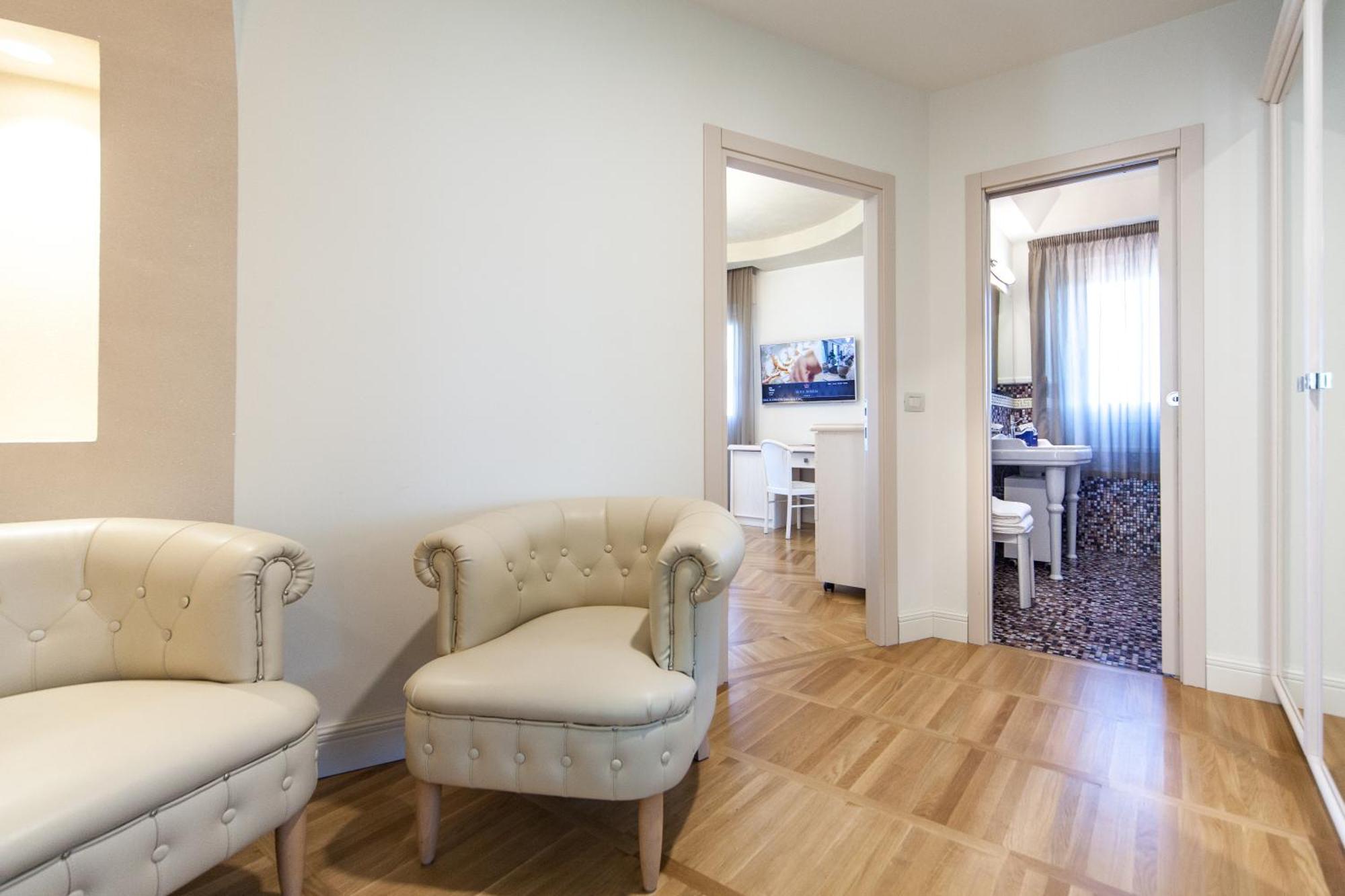 Junior Suite,1215973129:JPEG