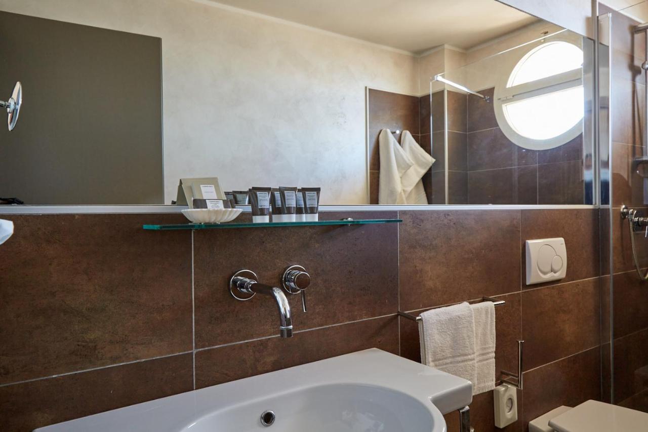 Deluxe Double Room Side Sea View