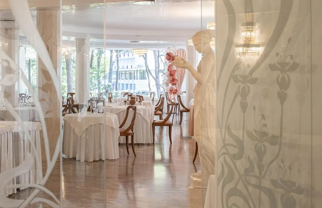 Hotel Globus-1